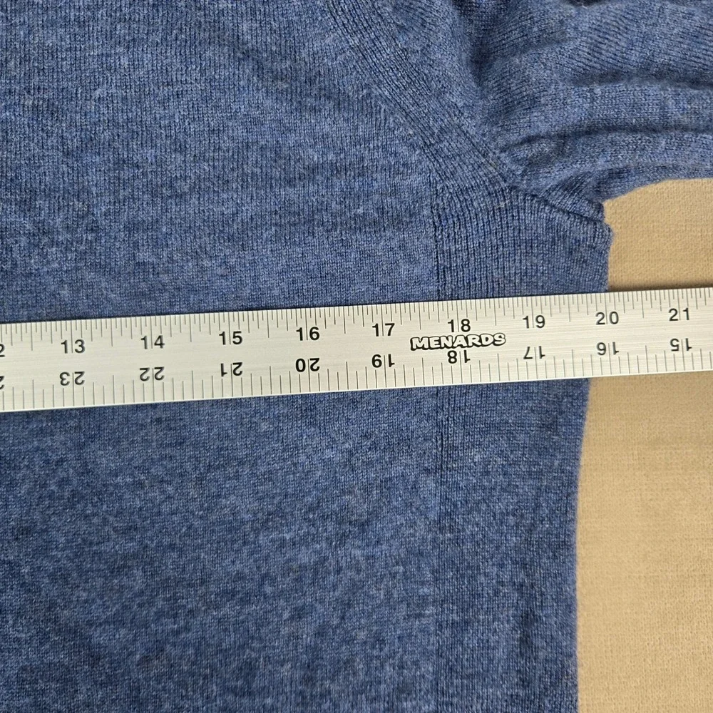 Express Mens Blue 100% Merino Wool Crew Neck Sweater ID 6077 Size M